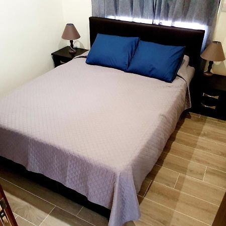 2 Bedroom Cozy Apartment Near Tourist Area, 200M From Sea Paphos Eksteriør bilde