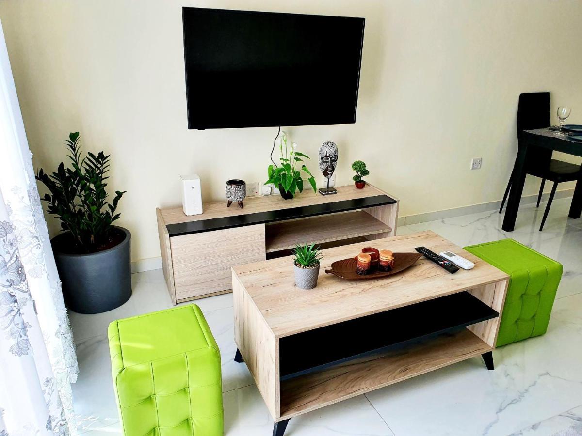 2 Bedroom Cozy Apartment Near Tourist Area, 200M From Sea Paphos Eksteriør bilde