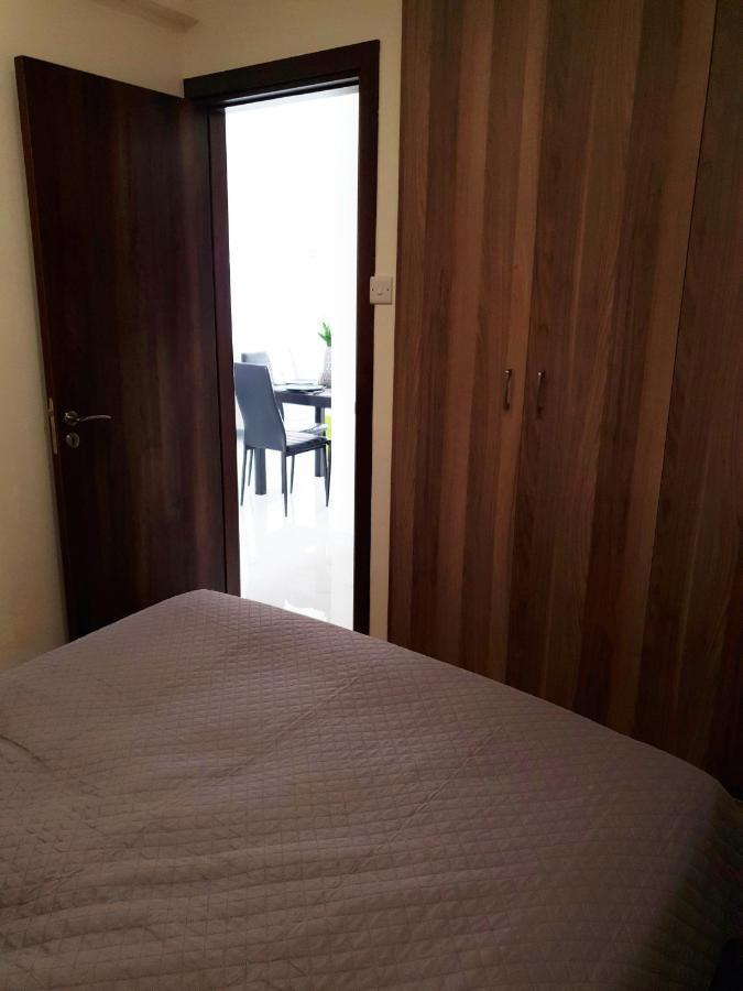 2 Bedroom Cozy Apartment Near Tourist Area, 200M From Sea Paphos Eksteriør bilde
