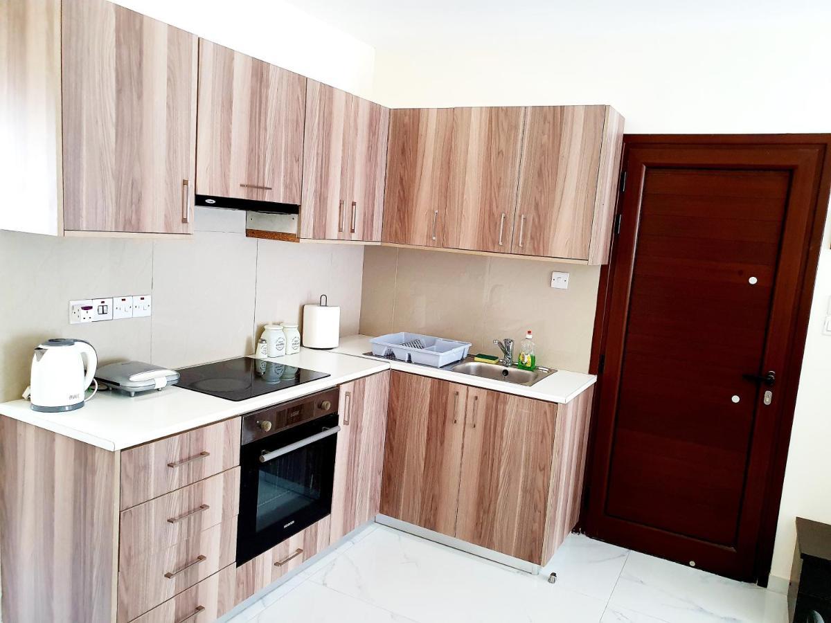 2 Bedroom Cozy Apartment Near Tourist Area, 200M From Sea Paphos Eksteriør bilde