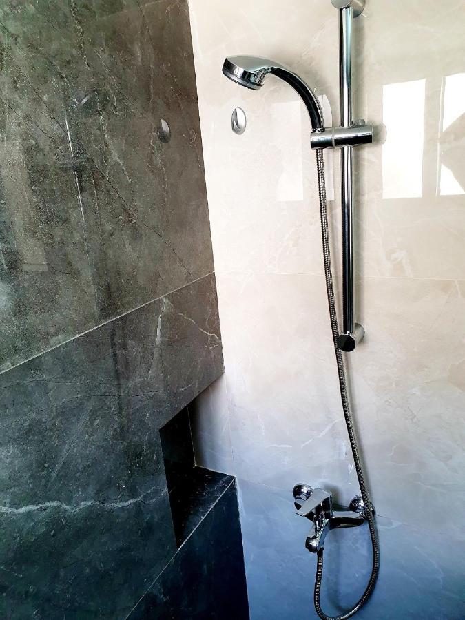 2 Bedroom Cozy Apartment Near Tourist Area, 200M From Sea Paphos Eksteriør bilde