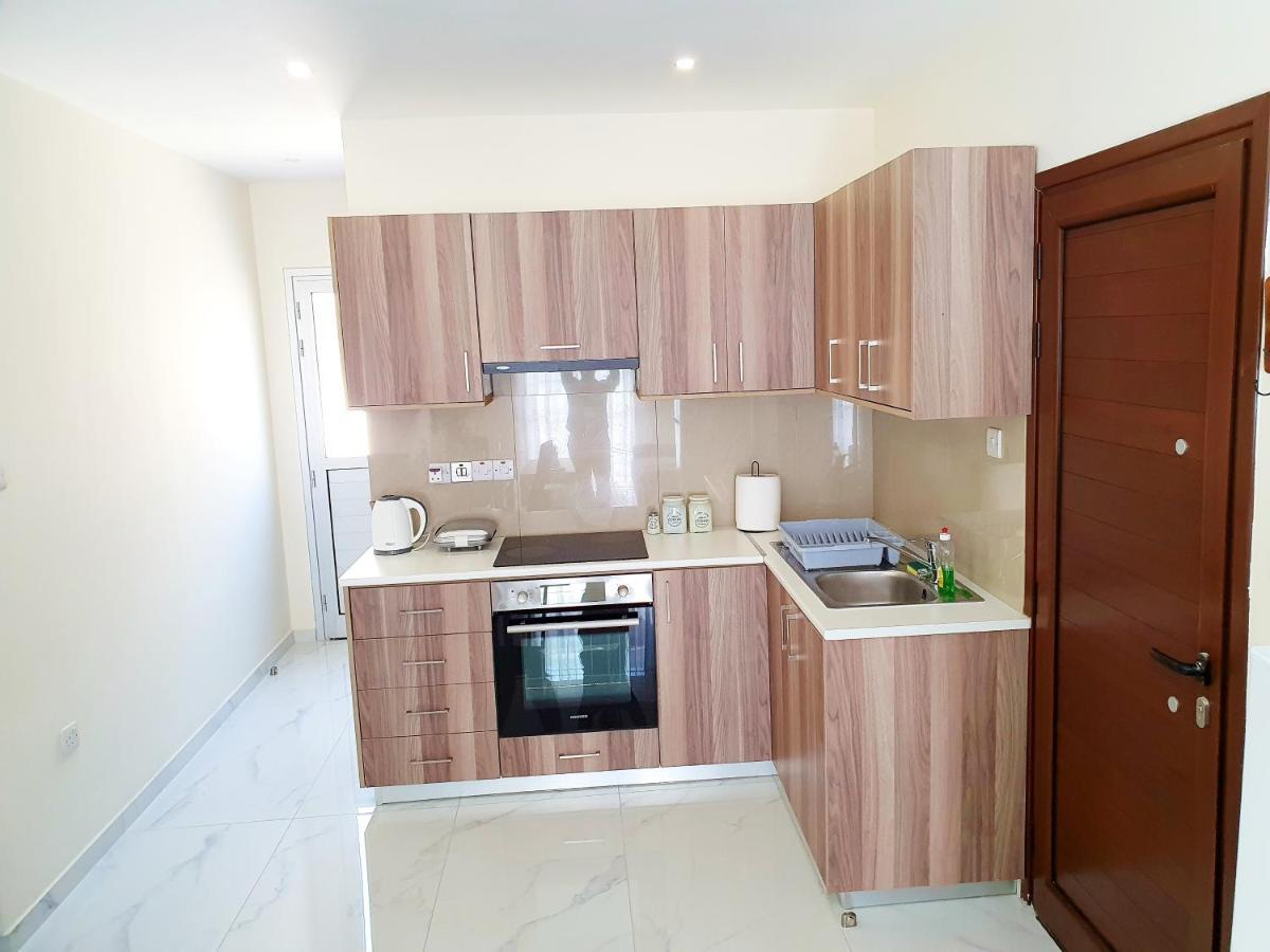 2 Bedroom Cozy Apartment Near Tourist Area, 200M From Sea Paphos Eksteriør bilde