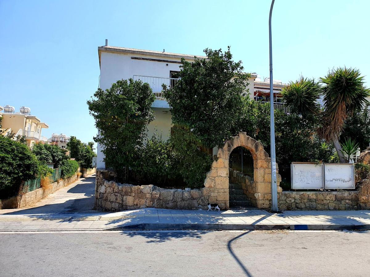 2 Bedroom Cozy Apartment Near Tourist Area, 200M From Sea Paphos Eksteriør bilde